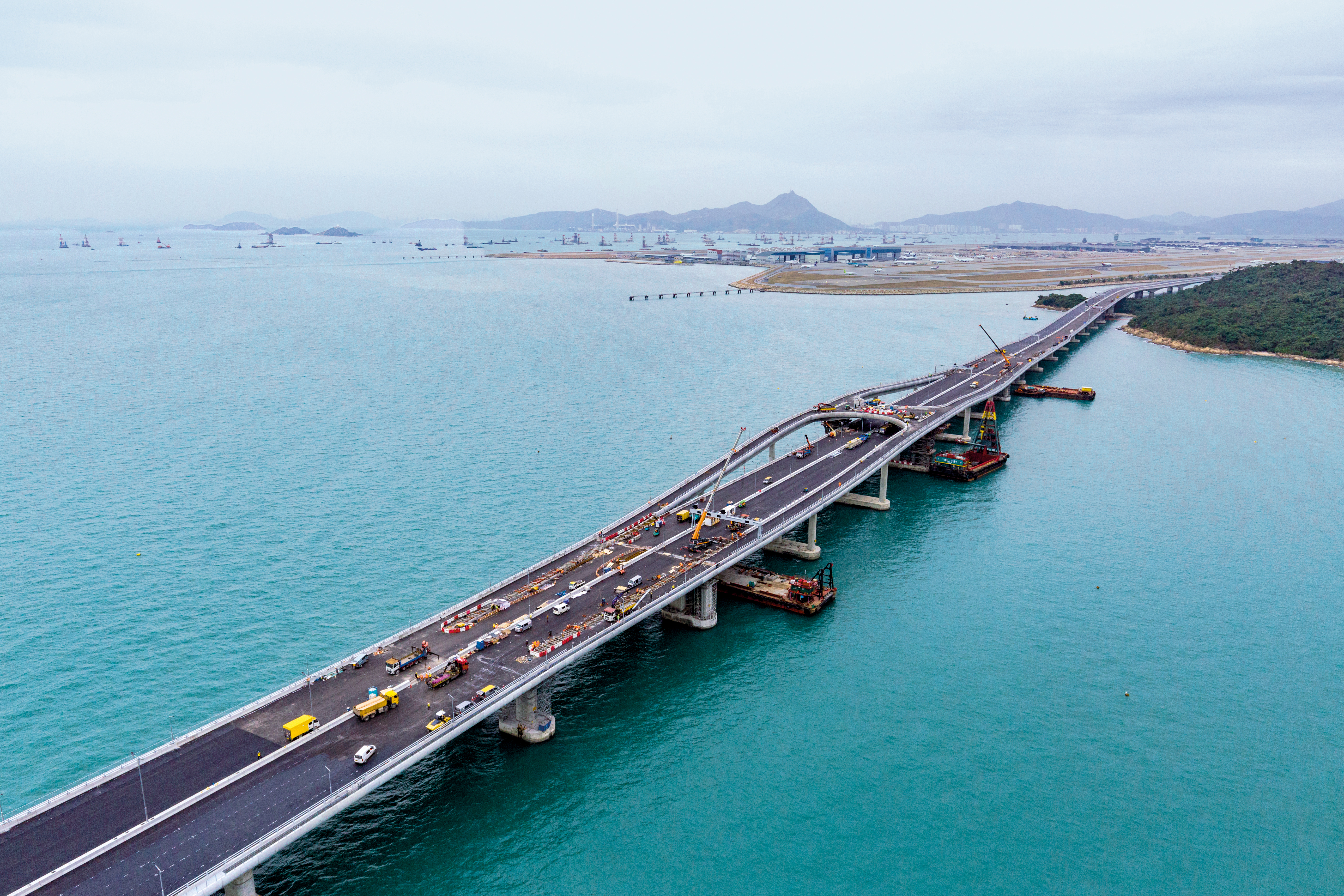 The foundation of the Hongkong-Zhuhai-Macao-Bridge, Bauer Spezialtiefbau