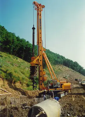BAUER BG 30 drilling rig (1989)